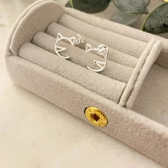 925 Sterling Silver Tiny Cat Studs Small Cat Earrings Kitty Stud Earrings - Picture 2 of 4